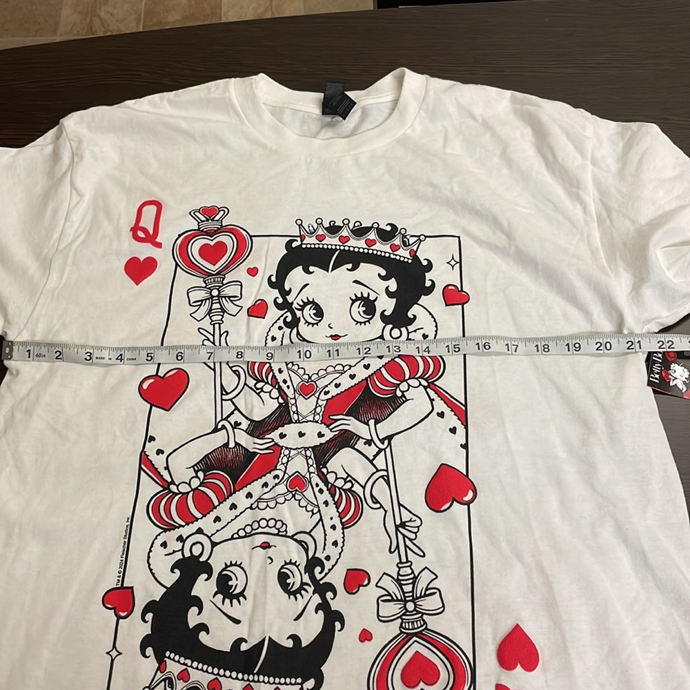 Betty Boop Queen Of Hearts Tee - Picture 3 of 8